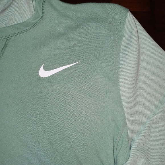 Nike | Dri-FIT Trophy Girls Lightweight Jersey Knit Green Hoodie Youth Size XL - Picture 4 of 15